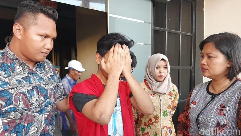 Bermodal Bakso dan Boneka, Guru Silat Ini Cabuli Anak di Bawah Umur Bermodal Bakso dan Boneka, Guru Silat Ini Cabuli Anak di Bawah Umur