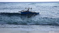 Dari pantai, dibutuhkan waktu sekitar satu jam ke tempat ikan berkumpul.