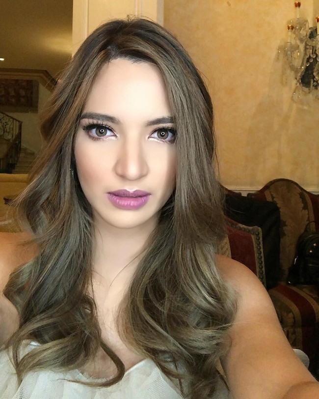 Dan seperti inilah penampilan Nia Ramadhani saat sudah memakai makeup. Nia tampak lebih dewasa ketimbang saat wajahnya tidak memakai makeup apapun. Foto: Instagram @ramadhaniabakrie