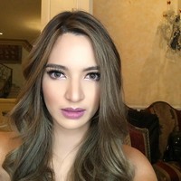 Dan seperti inilah penampilan Nia Ramadhani saat sudah memakai makeup. Nia tampak lebih dewasa ketimbang saat wajahnya tidak memakai makeup apapun. Foto: Instagram @ramadhaniabakrie