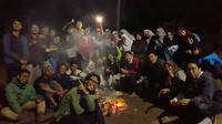 Berfoto bersama teman satu kampusnya, ini keseruan Royyan saat rayakan hari raya Idul Adha kemarin dengan membakar sate kambing. Foto: Instagram @royyandzakiy