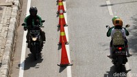 Kasubdit Gakkum Ditlantas Polda Metro Jaya AKBP M Nasir pun mengatakan, jika rambu-rambu di jalur sepeda itu sudah tegas, pihaknya tidak segan-segan melakukan penilangan kepada pengendara kendaraan sepeda motor. Polisi akan mengenakan saksi denda Rp 500 ribu kepada para pelanggar karena melanggar rambu-rambu lalu lintas.