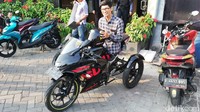 Tak berhenti menggunakan Suzuki GSX R150 saja, Estu masih memiliki keinginan tinggi untuk memacu adrenalinnya di atas motor dengan mesin yang lebih besar nantinya.