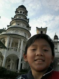 Viral, Penampilan Guru yang Sering Dikira Sebagai Murid karena Baby Face