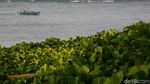 Lewat Perahu Kecil, Kamarahan Sukses Sarjanakan Anak