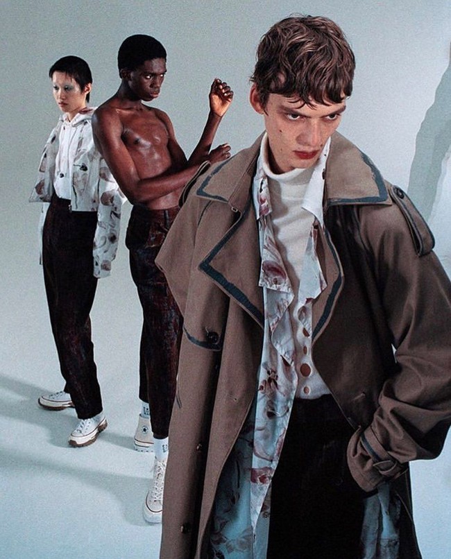 Selain Margiela, Leon pun telah bekerja untuk brand-brand kenamaan lain seperti Bottega Veneta, Boss, Petter Pilotto, MSGM, Jil Sander, Phoebe English, hingga Uniqlo. Foto: Instagram @leondame
