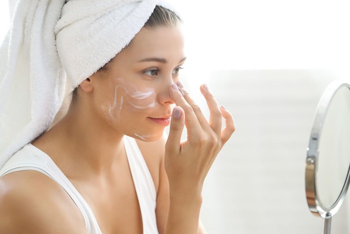 Ilustrasi skincare Beauty. Beautiful woman in spa