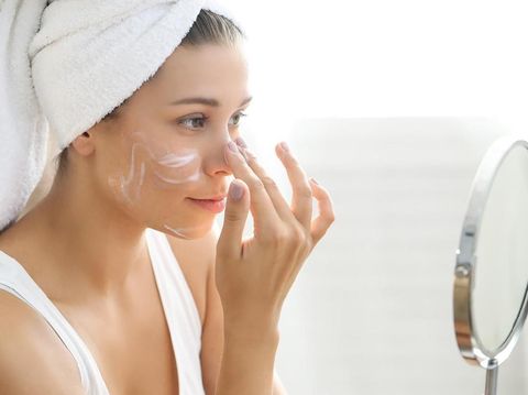 5 Tips Skincare Routine untuk Kulit Berminyak 