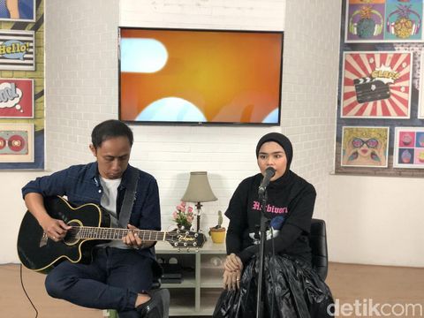 Sivia Azizah: Dari Blink Kini Jadi Hijabers Hypebeast