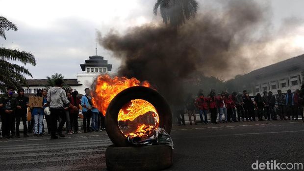 Ridwan Kamil Janji Temui Demonstran Pelajar-Mahasiswa