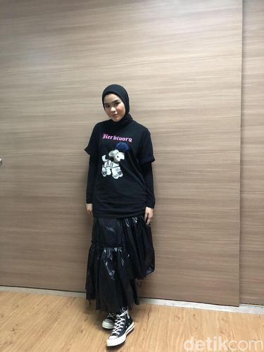 Sivia Azizah: Dari Blink Kini Jadi Hijabers Hypebeast