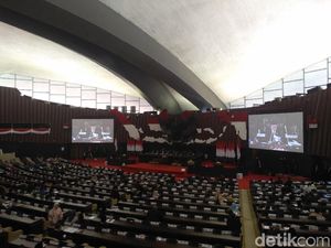 Skors Dicabut, Sidang Akhir Masa Jabatan MPR Kembali Dilanjutkan