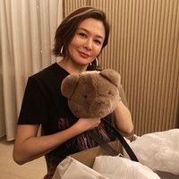 Mungkin dia terlalu banyak suntik Botox. Dia tampak seperti penyihir sekarang dan ini menakutkan. Ini hanya pribadi saya, komentar netizen. Foto: Instagram