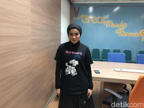 Sivia Azizah: Dari Blink Kini Jadi Hijabers Hypebeast