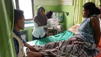 AMMDes ambulance feeder yang menjadi proyek percontohan dinilai bisa menekan angka kematian ibu dan bayi. Sebab, di Kabupaten Lebak, masih ada belasan desa yang akses jalannya buruk dan berbatu-batu sehingga sulit dijangkau dengan mobil ambulans konvesional. Istimewa/Anung Prabowo.