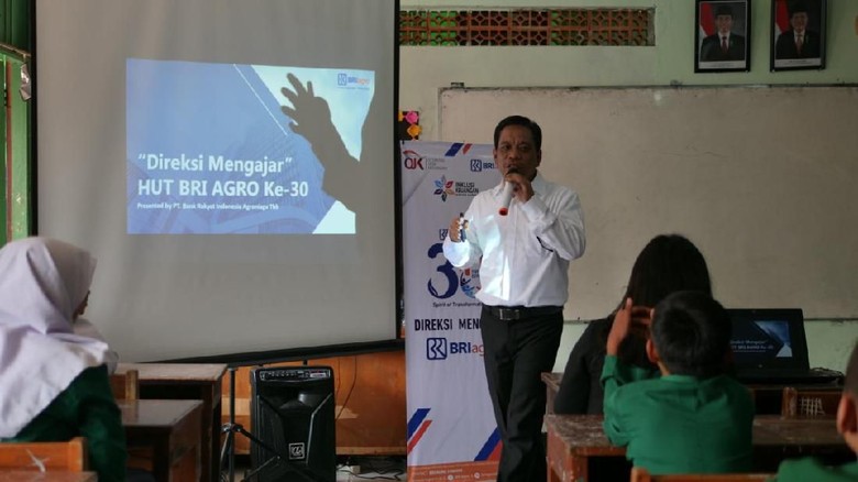 HUT ke-30, Direksi hingga Pekerja BRI Agro Jadi Pengajar Dadakan HUT ke-30, Direksi hingga Pekerja BRI Agro Jadi Pengajar Dadakan