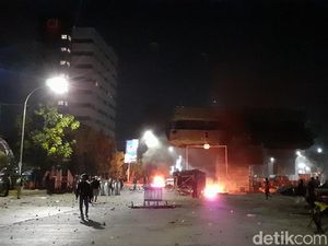 Liput Demo Ricuh di Makassar, Wartawan Kena Anak Panah