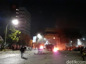 Liput Demo Ricuh di Makassar, Wartawan Kena Anak Panah