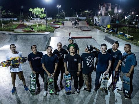 Senayan Skateboarders, salah satu komunitas olahraga yang memanfaatkan Stadion GBK sebagai arena bermain dan berkumpul