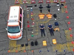 Membongkar Isi Dalam Mobil Ambulans, Polisi dan Pemadam