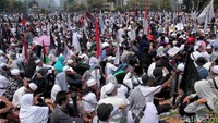 Massa menggelar Aksi Mujahid 212 di kawasan sekitar Patung Kuda, Jakarta Pusat, Sabtu (28/9/2019).