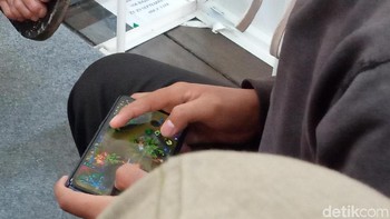 Dengan fitur Game Boost membuat permainan berjalan lancar tanpa lag. (Aisyah Kamaliah/detikINET)
