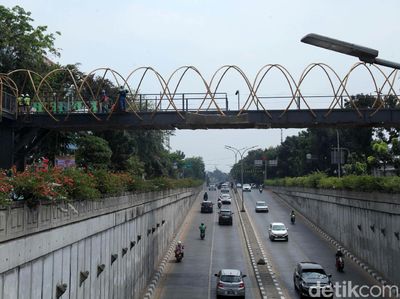 Melihat Progres Revitalisasi JPO Pasar Minggu