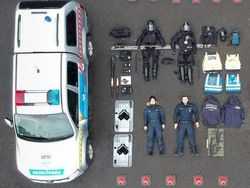 Membongkar Isi Dalam Mobil Ambulans, Polisi dan Pemadam