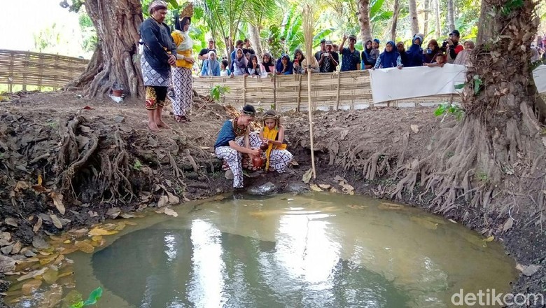 Reresik Sumur Pitu, Tradisi Merawat Mata Air di Purworejo Reresik Sumur Pitu, Tradisi Merawat Mata Air di Purworejo