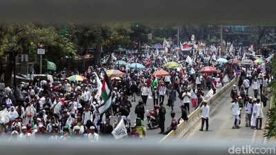 Usai Gelar Aksi di Patung Kuda, Massa Mujahid 212 Bubar