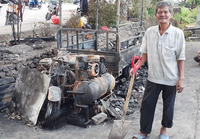 Kakek yang Tambal Bannya Terbakar saat Ricuh di Makassar Dapat Bantuan