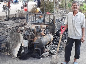 Kakek yang Tambal Bannya Terbakar saat Ricuh di Makassar Dapat Bantuan