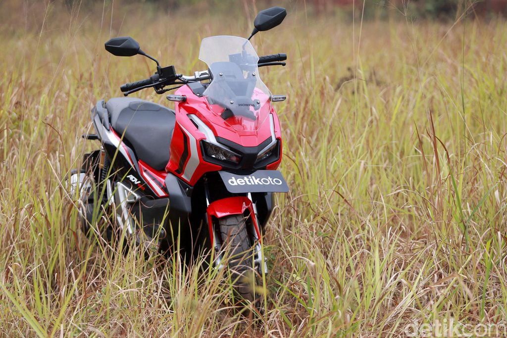 PT Astra Honda Motor (AHM) telah luncurkan skutik yang jadi fenomenal di kalangan pencinta roda dua Indonesia. Motor itu Adalah Honda ADV 150. Penasaran?