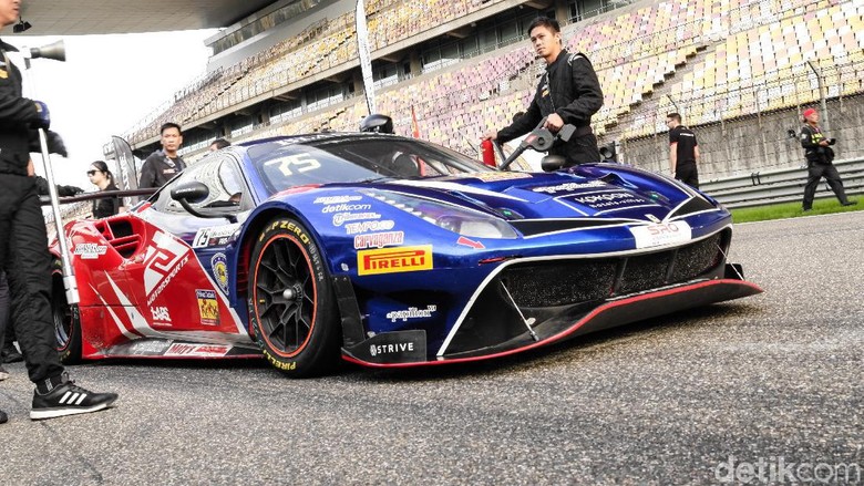 Mobil balap Ferrari 488 GT3 yang digunakan Rio Haryanto dan David Tjiptobiantoro di balapan Blancpain Asia Foto: Dok.T2 Motorsports Mobil balap Ferrari 488 GT3 yang digunakan Rio Haryanto dan David Tjiptobiantoro di balapan Blancpain Asia Foto: Dok.T2 Motorsports