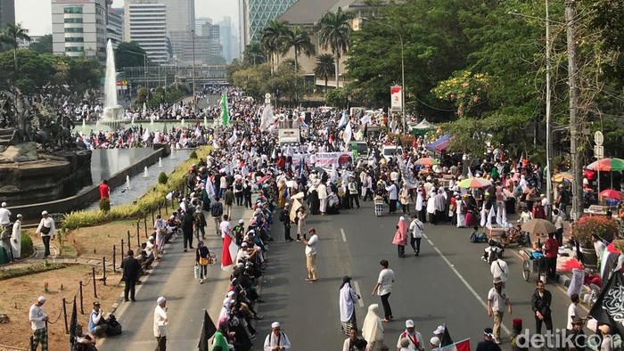 Foto: Aksi Mujahid 212 di kawasan Bundaran HI (Rolando/detikcom) Foto: Aksi Mujahid 212 di kawasan Bundaran HI (Rolando/detikcom)