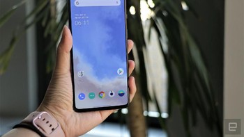 Resolusinya Full HD+ tapi mendukung HDR10+ dan 90 Hz.  Foto: Engadget