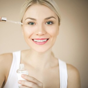 Apa Perbedaan Serum Vs. Ampoule? Ini Cara dan Urutan Penggunaannya Apa Perbedaan Serum Vs. Ampoule? Ini Cara dan Urutan Penggunaannya