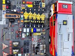 Membongkar Isi Dalam Mobil Ambulans, Polisi dan Pemadam