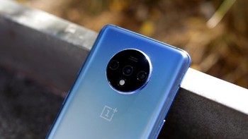 Ada bagian kamera yang dibuat melingkar dan diposisikan di tengah. Foto: Engadget