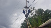 Di samping itu, PLN juga membantu menyediakan listrik guna penerangan di lokasi-lokasi pengungsian khususnya di Rumah Sakit yang ada di kota Ambon, seperti di RSU Kudamati dan RSU Tulehu. Istimewa/Dok. PLN.