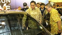 Menteri Perindustrian Airlangga Hartarto menghadiri pameran Indonesia Modification Expo (IMX) 2019 di Jakarta, Sabtu (28/9/2019). Berbagai hasil karya modifikasi kendaraan dari tangan-tangan anak bangsa ditampilkan dalam pameran tersebut. Istimewa/Dok. Kementerian Perindustrian.