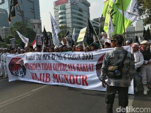 Viral, Netizen Komentari Spanduk Tap MPR di Aksi Mujahid 212