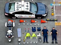 Membongkar Isi Dalam Mobil Ambulans, Polisi dan Pemadam