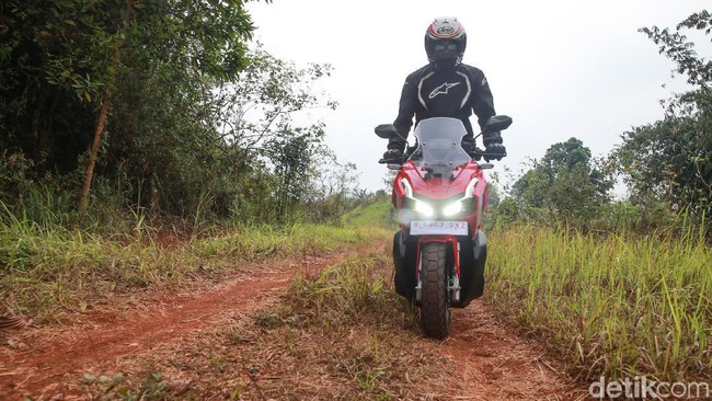Sehari Bersama Motor Fenomenal Honda ADV 150