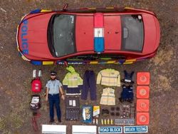 Membongkar Isi Dalam Mobil Ambulans, Polisi dan Pemadam