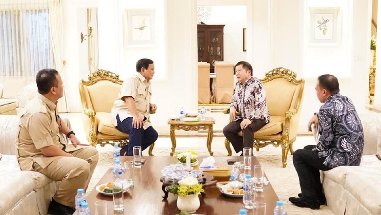 Prabowo Bertemu Suharso, Sampaikan Usul Program untuk Periode Kedua Jokowi Prabowo Bertemu Suharso, Sampaikan Usul Program untuk Periode Kedua Jokowi
