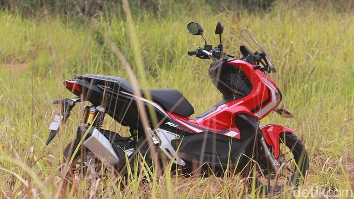 PT Astra Honda Motor (AHM) telah luncurkan skutik yang jadi fenomenal di kalangan pencinta roda dua Indonesia. Motor itu Adalah Honda ADV 150. Penasaran?