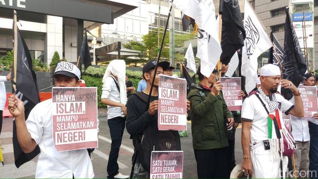 Massa Aksi Mujahid 212 Mulai Berkumpul di Bundaran HI