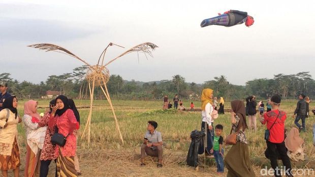 Kemeriahan Festival Layang Lakbok Art & Culture di Ciamis