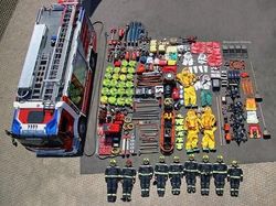 Membongkar Isi Dalam Mobil Ambulans, Polisi dan Pemadam